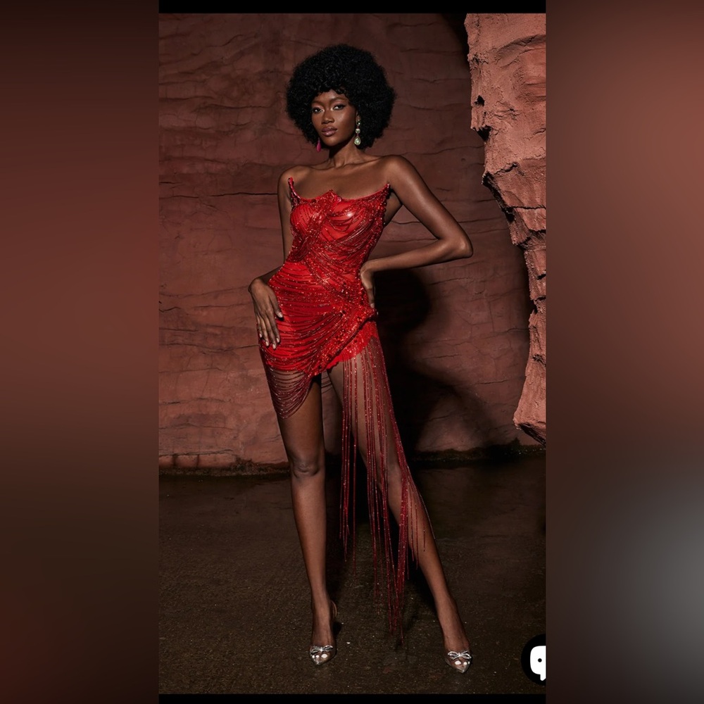Elegant Red Off-Shoulder Dress - Picture 5 of 7
